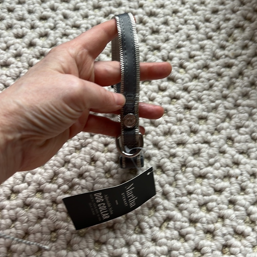 NWT MARTHA STEWART ADJUSTABLE
NYLON DOG COLLAR gray Size 14 (neck 10-14”) - Picture 7 of 8